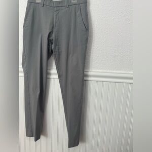 Classic Gray Petite Men's Chinos | Tommy Hilfiger | Versatile